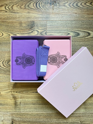 Dárkový set s jógovým blokem a páskem HAMSA fialová a růžová