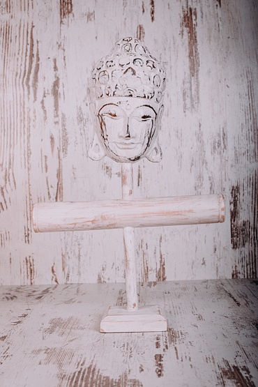 Buddha stojan na náramky