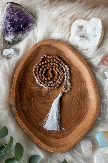 YOGGYS meditační mala - křišťál a rudrakša