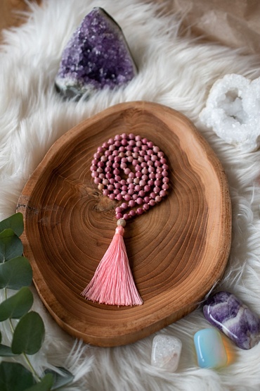 YOGGYS meditační mala - rodonit