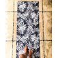 YOGGYS [TROPICAL VISION] černá designová jógová podložka s tropickým motivem 